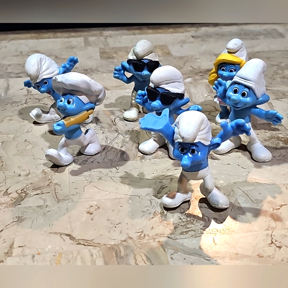 Lot Of 7 Adorable Smurf Figures For Your Collection